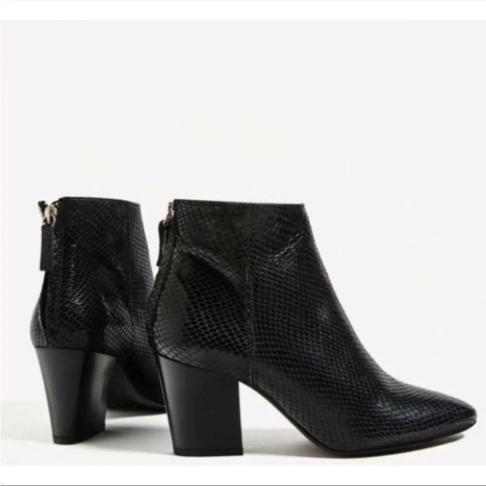 Zara‎ Snakeskin Embossed Leather Pointed Toe Booties in Black Size 6.5 or 37